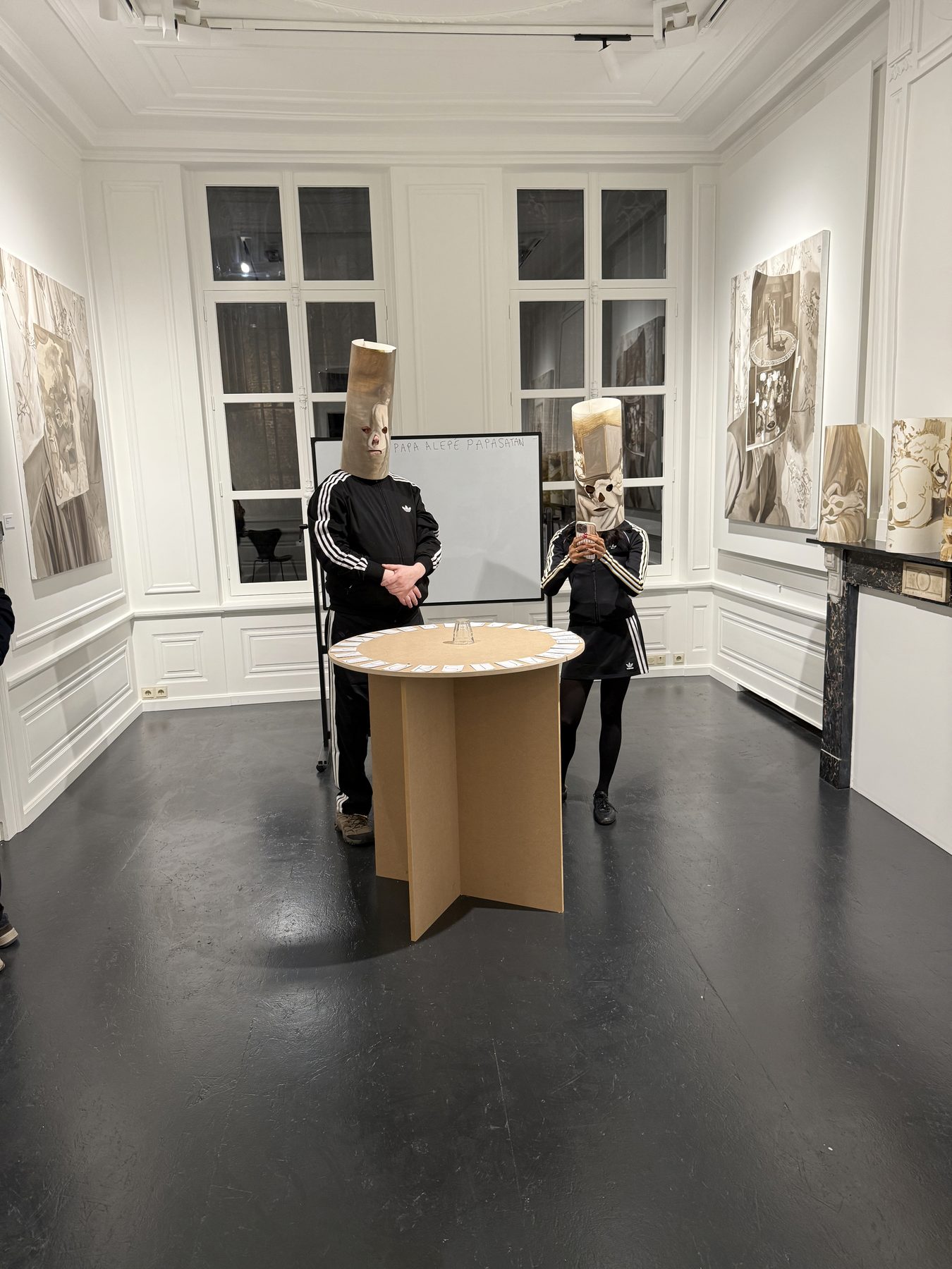 People Ruin Paintings — zaalzicht — Foto: Paul De Cannière